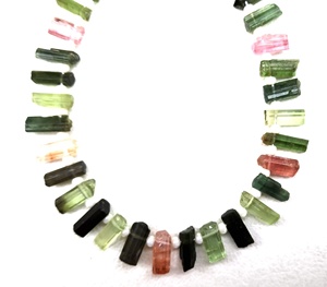 Turmalina natural hecha a mano, juego de 28 piezas, cuentas de joyería de piedras preciosas sueltas, 28 piezas de piedras preciosas en bruto, venta al por mayor - Product Image 1