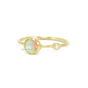 Bague d'occasion en or massif 14 carats avec diamant opale naturelle SI qualité H couleur pierres précieuses bande de créateur - Product Image 1