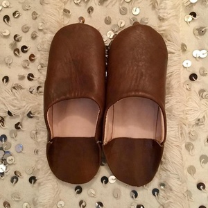 Babuchas de Mujer para Hotel y Hogar, Estilo Marroquí, de Cuero Genuino, para Uso Diario en Primavera/Verano, HECHAS en MARRUECOS - Product Image 1
