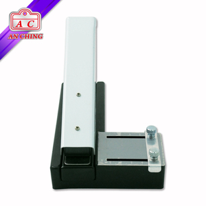 Perforadora de Metal Tipo Grapadora para Tarjetas de PVC de hasta 30mil - Product Image 2