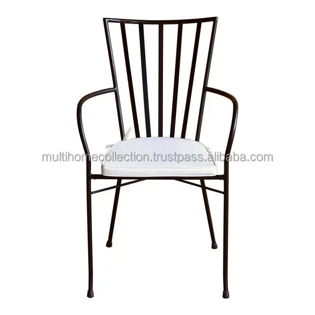 需要の高い家具の椅子クッション付きの金属フレームの椅子快適な座席柔らかい屋内家庭用ダイニングチェア