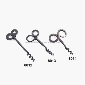 Sacacorchos de hierro forjado a mano - Product Image 1