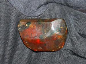 Miel Ámbar oscuro Piedra preciosa Forma de fantasía Piedra preciosa suelta 50,80 quilates - Product Image 2