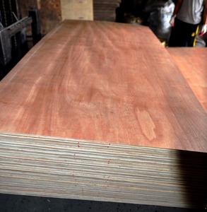 Contreplaqué de bois dur mélangé Eucalyptus Bintangor rougeâtre commercial, face et dos, épaisseur 14,5 mm, émission de formaldéhyde E2, extérieur - Product Image 1