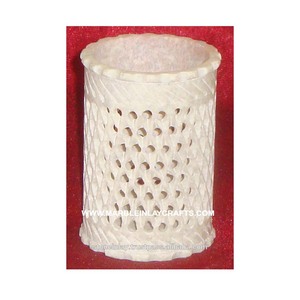 Porte-bougie en pierre ollaire de la meilleure qualité, sculpté à la main et orné de motifs Jali, les plus beaux et les plus attrayants - Product Image 1