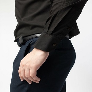Camisas de vestir personalizadas OEM de alta calidad, negras, ajustadas y cálidas - Product Image 3