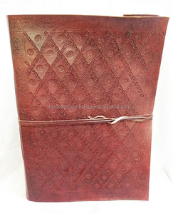 Journal en cuir à imprimé floral de taille classique B5 avec sangle Nouveau design Journal en cuir gaufré de fleurs - Product Image 1