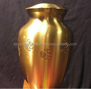 Urne chat en or par Brassworld Inde Urne de crémation pour animaux de compagnie de qualité supérieure pour les funérailles, les cimetières ou les maisons commémoratives Fournitures de cimetière - Product Image 5