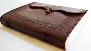 Journal Vintage Look en cuir véritable et rabat design avec serrure couverture de carnet en cuir pour voyageurs avec coutures latérales - Product Image 4