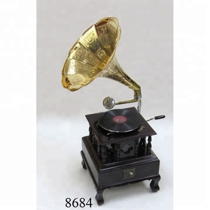 Gramófono antiguo decorativo de latón, gran oferta - Product Image 1