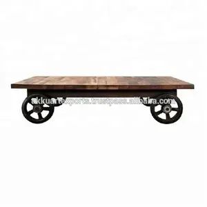 复古工业再生木质咖啡桌与车轮