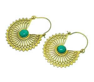 Pendientes de aro de latón bohemio con diseño de flores Pendientes de aro de turquesa tribal - Product Image 3