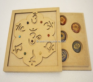 ชุดจักระวงรีแบบแฮนด์เมดพร้อมพลอยสไตล์ฮวงจุ้ยกล่องไม้เทคนิคมาสคอต - Product Image 1