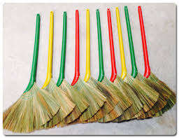 Balai à gazon en plastique de fabrication vietnamienne avec bâton/corde pour le nettoyage extérieur - Product Image 5