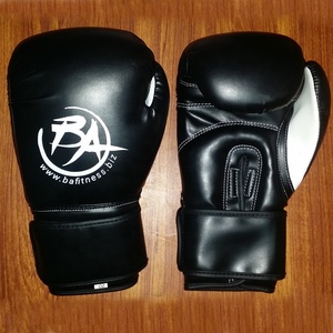 Gants poinçonnés en cuir personnalisés, Muay Thai, gants de boxe en cuir avec Logo personnalisé, pièces - Product Image 1