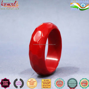 Bracelet rouge en résine sculptée à la main, 1 pièce, style ancien, bijou rouge, vintage - Product Image 2