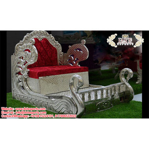 Doli en métal argenté sculpté en forme de paon, doli indien pour mariage, fabricant de palki, dernier doli de mariage pour l'entrée de la mariée - Product Image 1