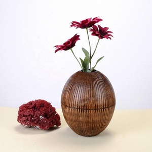 Jarrón decorativo de madera tallado a mano para el hogar, jarrón redondo de diseño creativo de madera maciza para vendedores de comercio electrónico a un precio asequible - Product Image 4