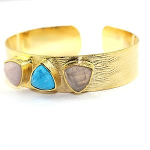 Pulsera abierta ajustable de cuarzo rosa y turquesa Natural, forma de trillón, chapado en oro, acabado cepillado, oferta festiva - Product Image 2