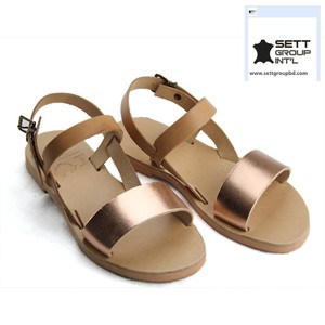 Sandales à semelle intérieure en cuir PU faites à la main pour femmes avec logo personnalisé confortables pour l'hiver, l'été et l'automne pour les filles - Product Image 5