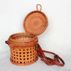Nuevo diseño Vintage Rattan Bucket Bag con patrón Saffiano y cierre de cuerda - Product Image 5