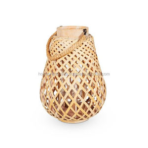 Lanterne à bougie suspendue écologique pour la décoration intérieure et l'éclairage extérieur fabriquée au Vietnam à partir de rotin - Product Image 4
