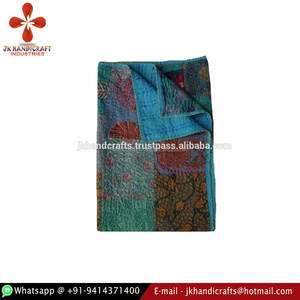 Apliques de colcha Sari Kantha de algodón hechos a mano - Product Image 3