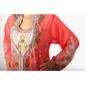 Caftan de créateur traditionnel de mariage exclusif de femmes pour la mariée islamique avec travail d'or pour le beau caftan de mariage perlé - Product Image 5