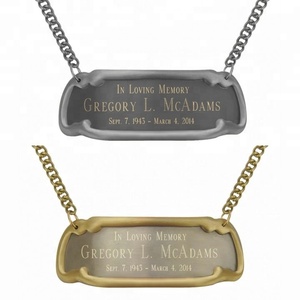 Plaque personnalisée avec nom et chaîne, pour crinière - Product Image 1