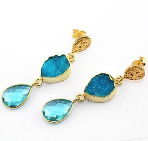 ต่างหูทองเหลือง24K เคลือบทองห้อยออกแบบพื้นผิวห้อยทำมือ,ต่างหูควอตซ์สีฟ้าจากธรรมชาติ Druzy และสีน้ำเงินสำหรับแขวน - Product Image 2