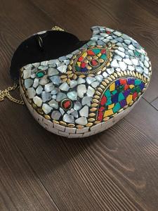 Bolso de Mano Tipo Clutch con Diseño de Mano de Hamsa en Mosaico Colorido Hecho a Mano - Product Image 4