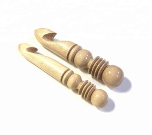 Kit de crochet fabricant personnalisé aiguilles à tricoter en bois fil naturel coloré pour la couture à la main travail cadeau emballé dans un sac - Product Image 4