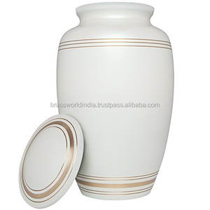Urne de crémation sur piédestal en or à trois bandes Style américain Metalurn pour adultes Brassworld Fournitures funéraires de qualité indienne - Product Image 3