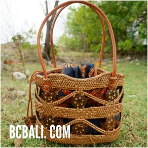 Gaya Bali Handwoven Ata Rumput Wanita Tote Bag dengan Batik Lapisan