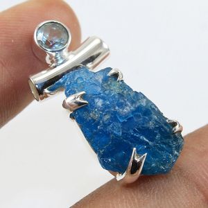 Magnifique pendentif bohème en argent sterling 925 avec apatite brute et topaze bleue, fait main, pierre de naissance unisexe, certifié par un tiers - Product Image 2