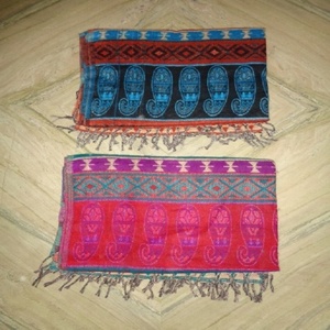 ผ้าคลุมไหล่อะคริลิคสำหรับฤดูหนาวพิมพ์ลายหลายสีจากอินเดีย - Product Image 3