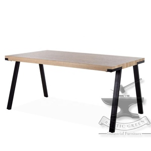Mesa de comedor industrial de madera de acacia con patas de hierro - Product Image 6