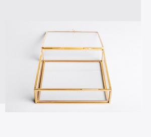 Joyero cuadrado de latón y vidrio con marco de metal para almacenamiento y decoración - Product Image 4