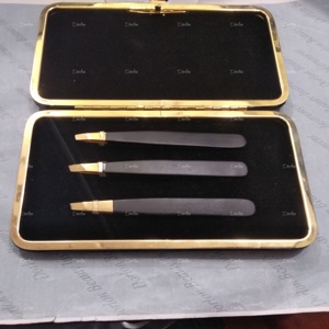 Kit de pinces à sourcils or et noir avec étui personnalisé, pinces à sourcils biseautées et à pointe droite - Product Image 1