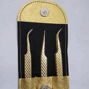 Pinzas Profesionales para Extensión de Pestañas, Chapadas en Oro, de Acero Inoxidable, Curvas, para Volumen e Isolación, con Estuche - Product Image 1