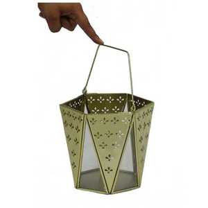 Style Antique Nouvelle Maison De Noël Décoration Extérieure À La Main En Métal Filigrane Bougie Lanterne En Verre Nouveau Design Inspiré Ins Style - Product Image 1