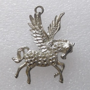 Adorno de decoración de pared de Metal con forma de pavo real colgante en blanco antiguo - Product Image 5