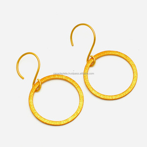 Pendientes colgantes de plata de ley 925 de diseñador hechos a mano, Colección chapada en oro nuevo, clásico para fiestas, regalos, venta al por mayor directa - Product Image 2