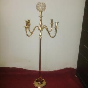 Grand candélabre en métal argenté pour décoration de mariage pour ajouter des touches élégantes - Product Image 2