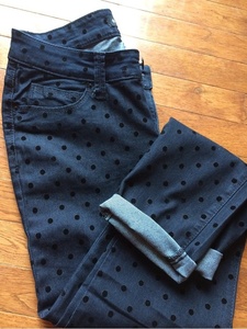 Pantalon en denim floqué pour femmes, pantalon floqué noir - Product Image 2