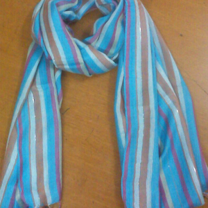 Longue écharpe en viscose unie de plusieurs couleurs - Product Image 1