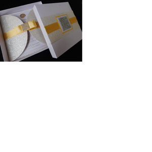 Boîtes d'invitation de mariage recouvertes de tissu avec inserts pour l'emballage de chocolat, tailles et couleurs personnalisées - Cadeaux de mariage - Product Image 1