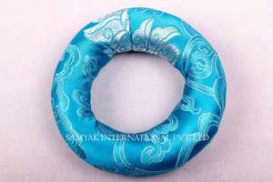 Cojín de cuenco acolchado azul cielo tibetano hecho a mano almohada de soporte de cuenco de meditación personalizable - Product Image 3