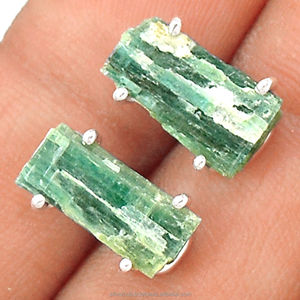 Proveedor al por mayor para pendientes de plata de ley 925, pendientes de tuerca de piedra en bruto de cianita verde, conjunto de puntas, proveedor de joyas - Product Image 1