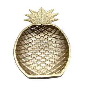 Plats de service en métal de luxe en aluminium plaqué laiton brut - Product Image 1